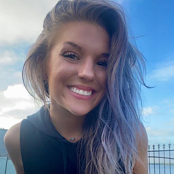 Meet your Posher, Alyssa👑 - Picture 3 of 13